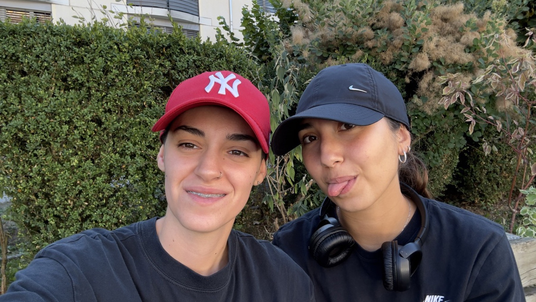 Selfie avec casquettes